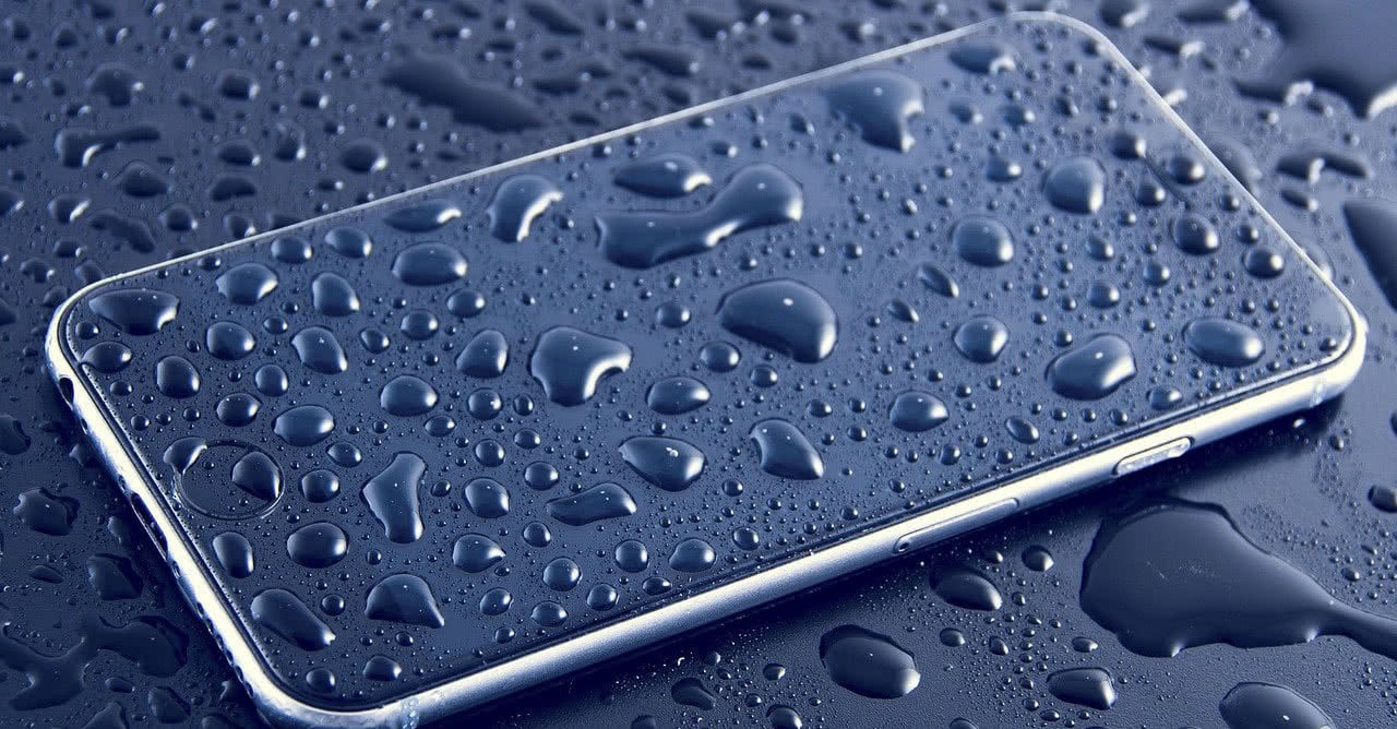 iPhone Fell In Water? How to dry out an iPhone!